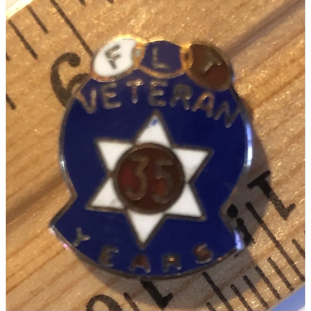RARE Vintage FLT VETERAN 35 Years Odd‎ Fellows Anniversary Specialized Lapel Pin